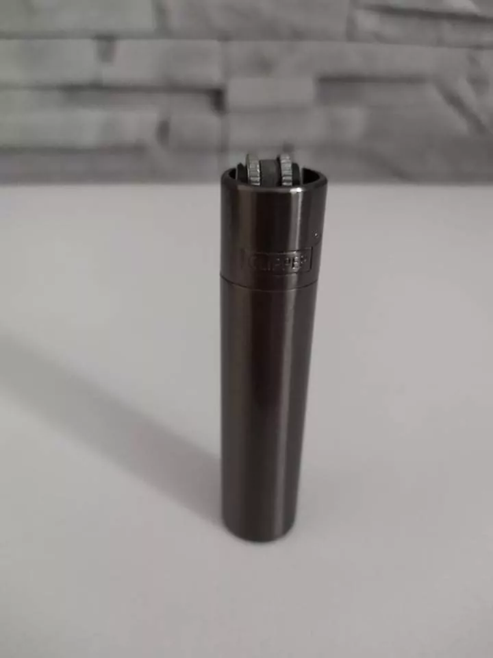 Kovový zapaľovač CLIPPER - sivý