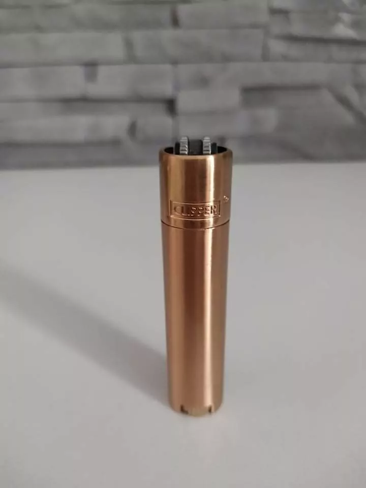 Kovový zapaľovač CLIPPER zlatý