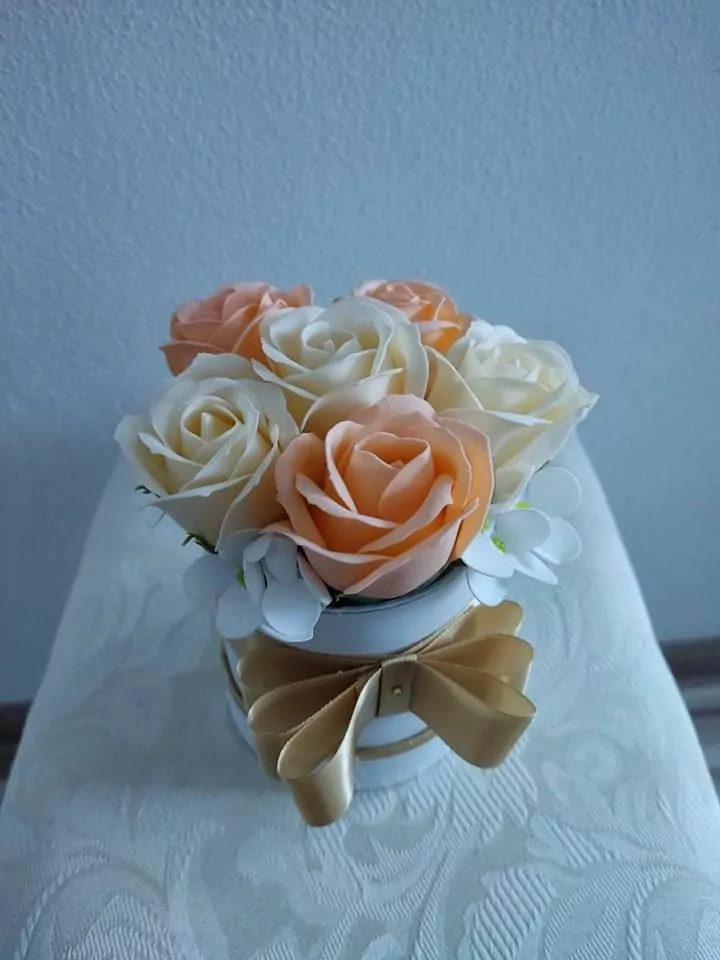 Flowers box gold