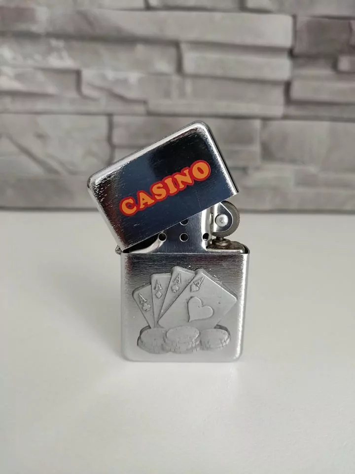 Benzínový zapaľovač - Casino