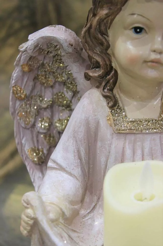 Anjel s LED sviečkou 31 cm