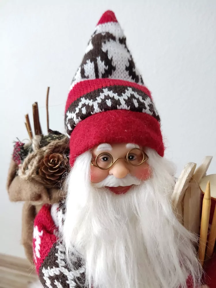 Mikuláš v červenom kabátiku