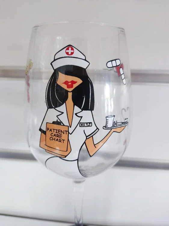 Pohár na víno pre pani sestričku