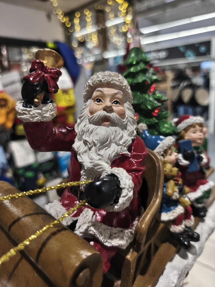 Luxusná svietiaca vianočná dekorácia – Santa Claus so sobmi