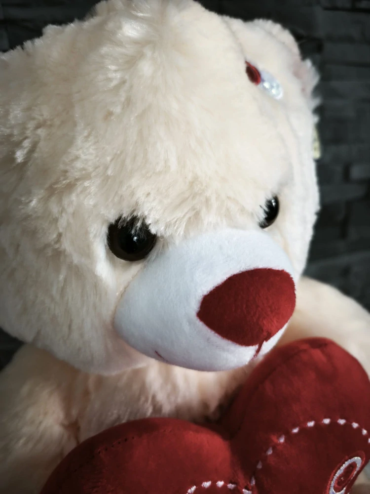 Plyšový medveď béžovej farby so srdiečkom „LOVE“ 🧸❤️ 40cm