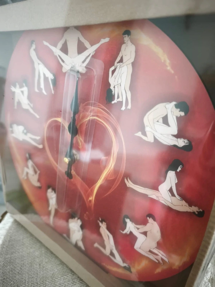 Hodiny Kamasutra červené