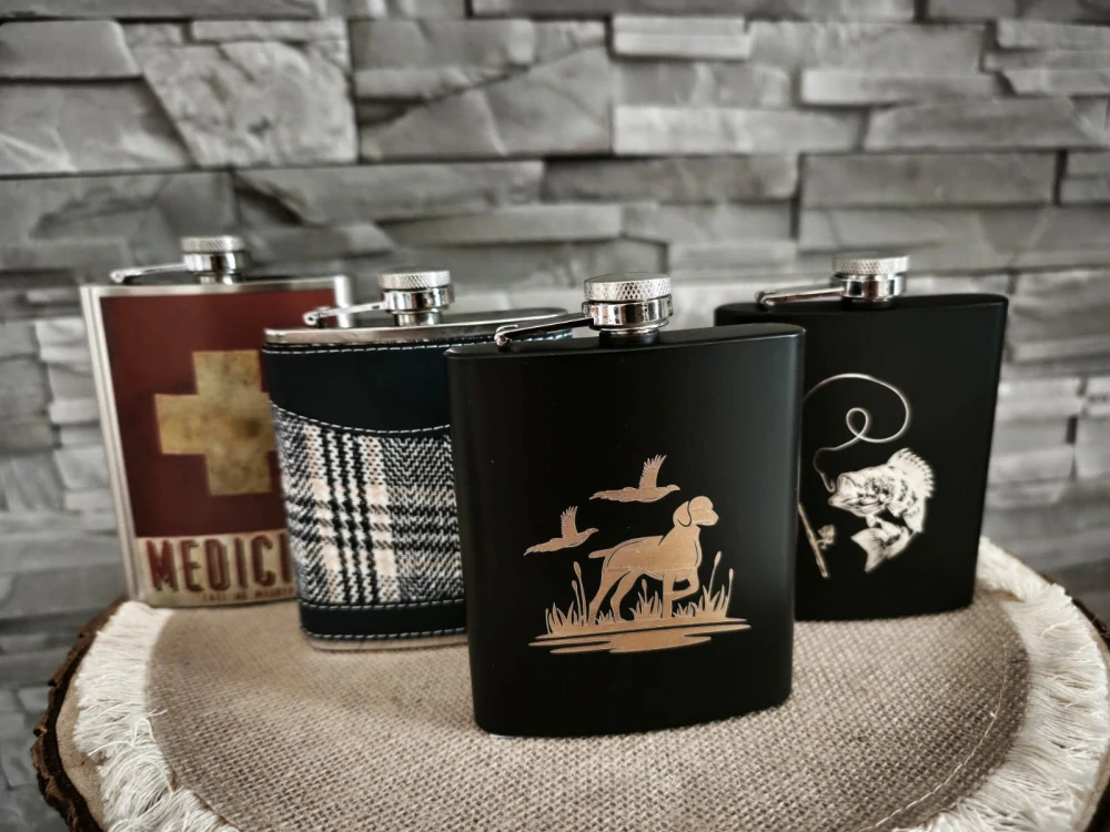 🥃 Retro ploskačka v koženkovo-látkovom prevedení čierna