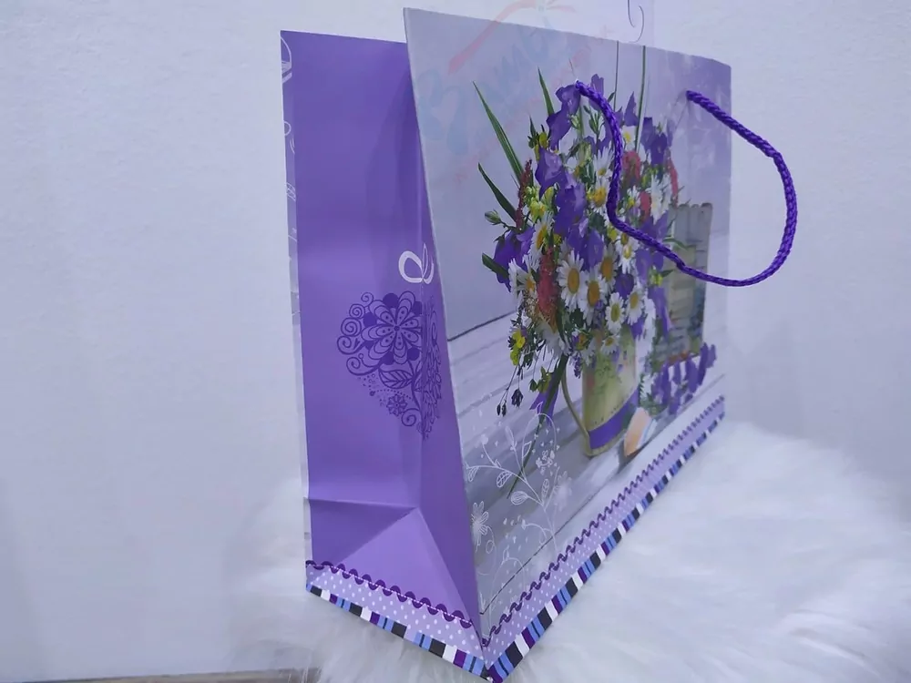 Darčeková taška s fialovými kvetinami 