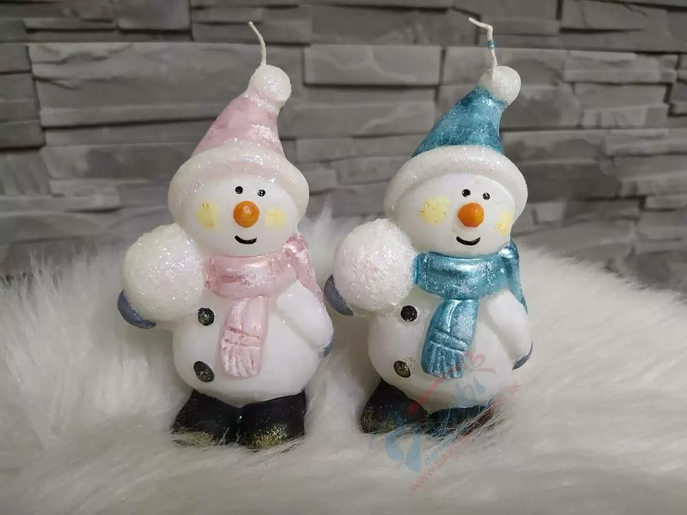 xSviečka Snehuliak s modrým šálikom