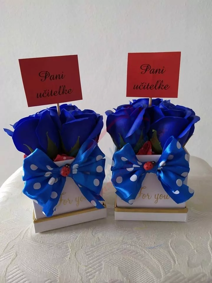 Mydlový flower box 3 Pani učiteľke kráľovská modrá