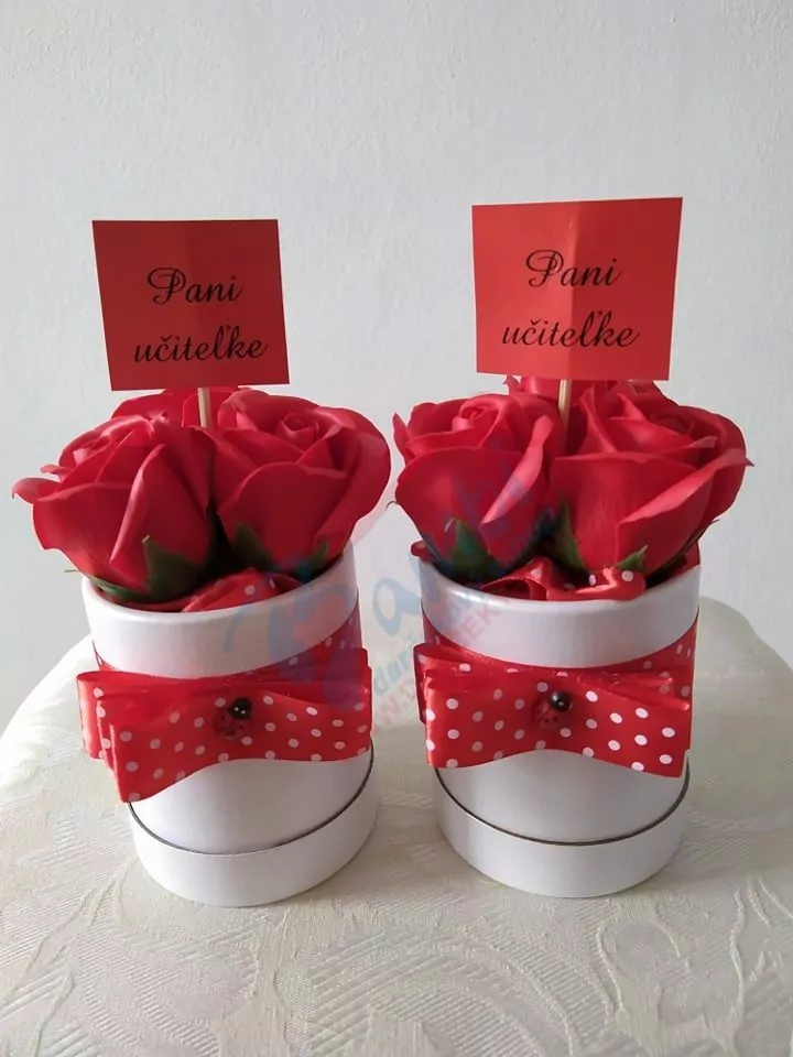 Mydlový flower box 3 Pani učiteľke červená