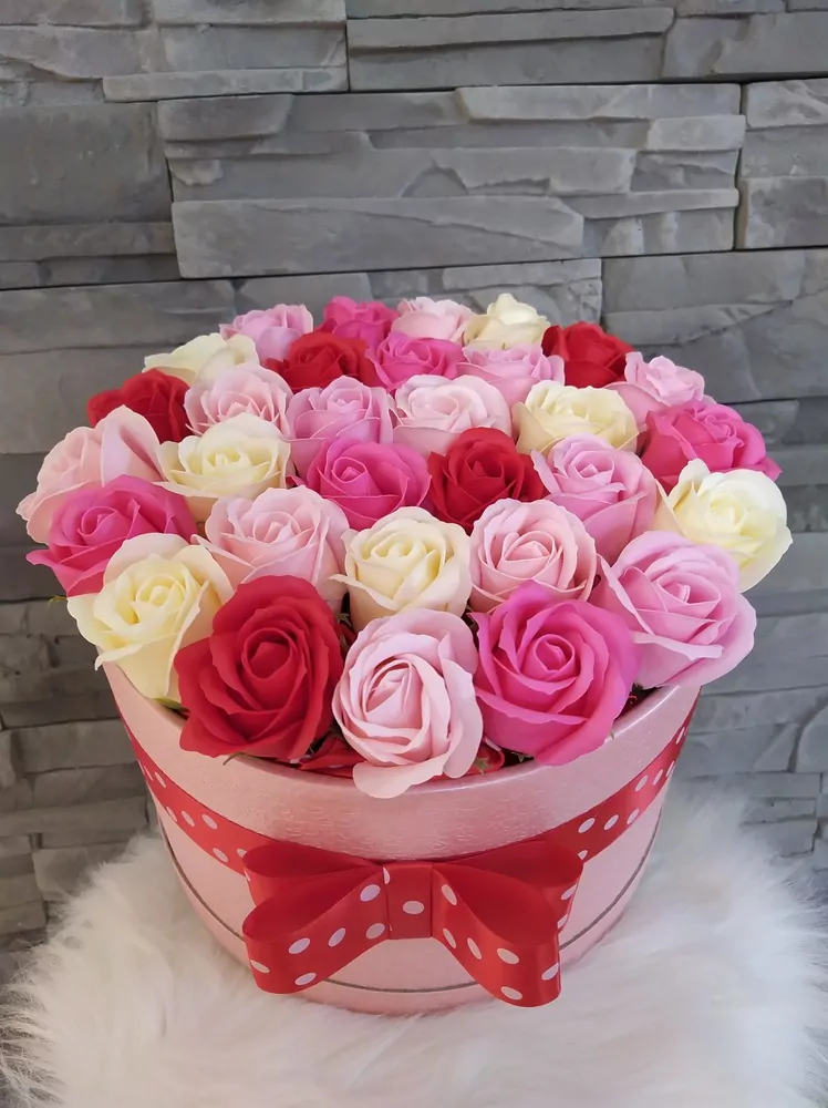 Mydlový flower box 31 ruží mix