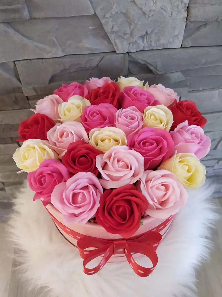 Mydlový flower box 25 ruží mix