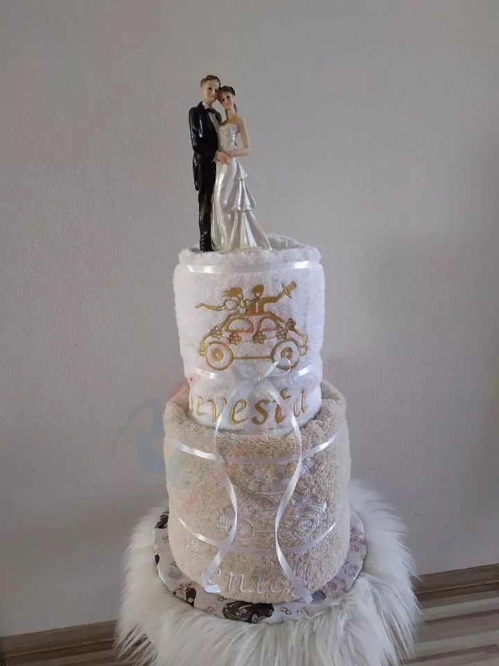 Osuškovo - uteráková torta + Flowers box pre novomanželov