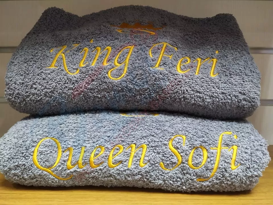 Osuška s nápisom King Feri