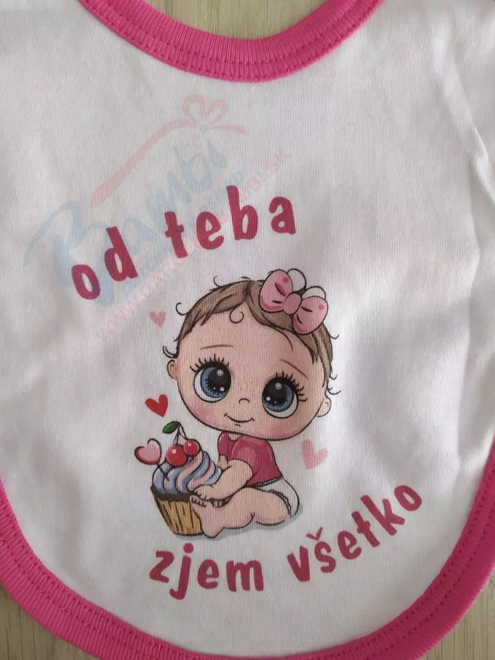 Detský podbradník - od teba zjem všetko - s tmavoružovým lemom