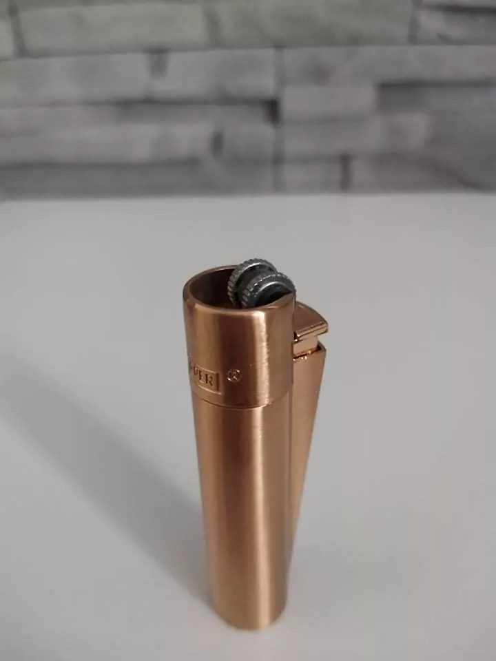 Kovový zapaľovač CLIPPER zlatý