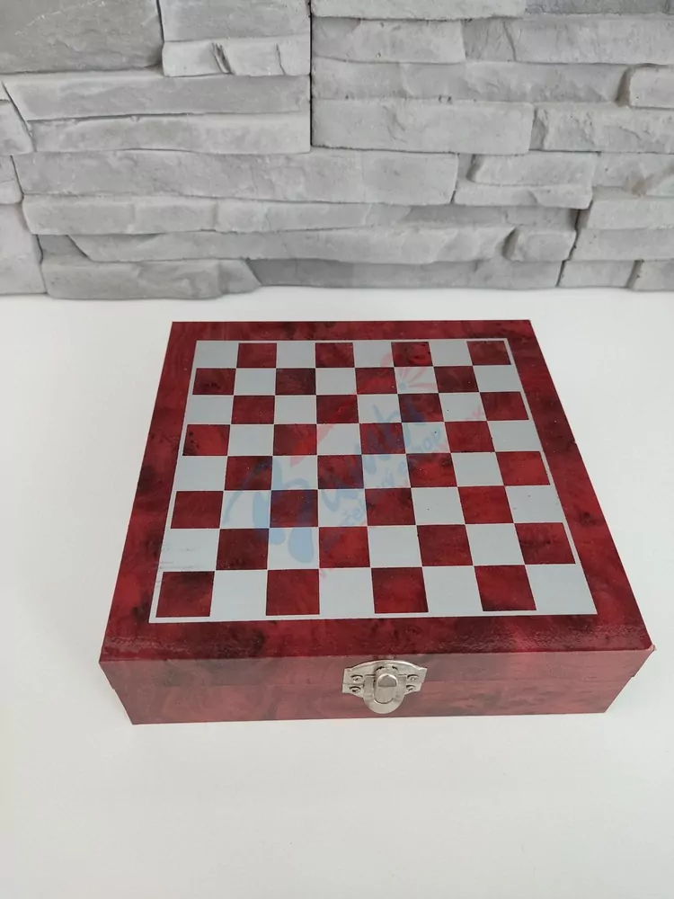 Darčeková sada v kufríku- ŠACH + PLOSKAČKA SO ŠTAMPERLÍKMI
