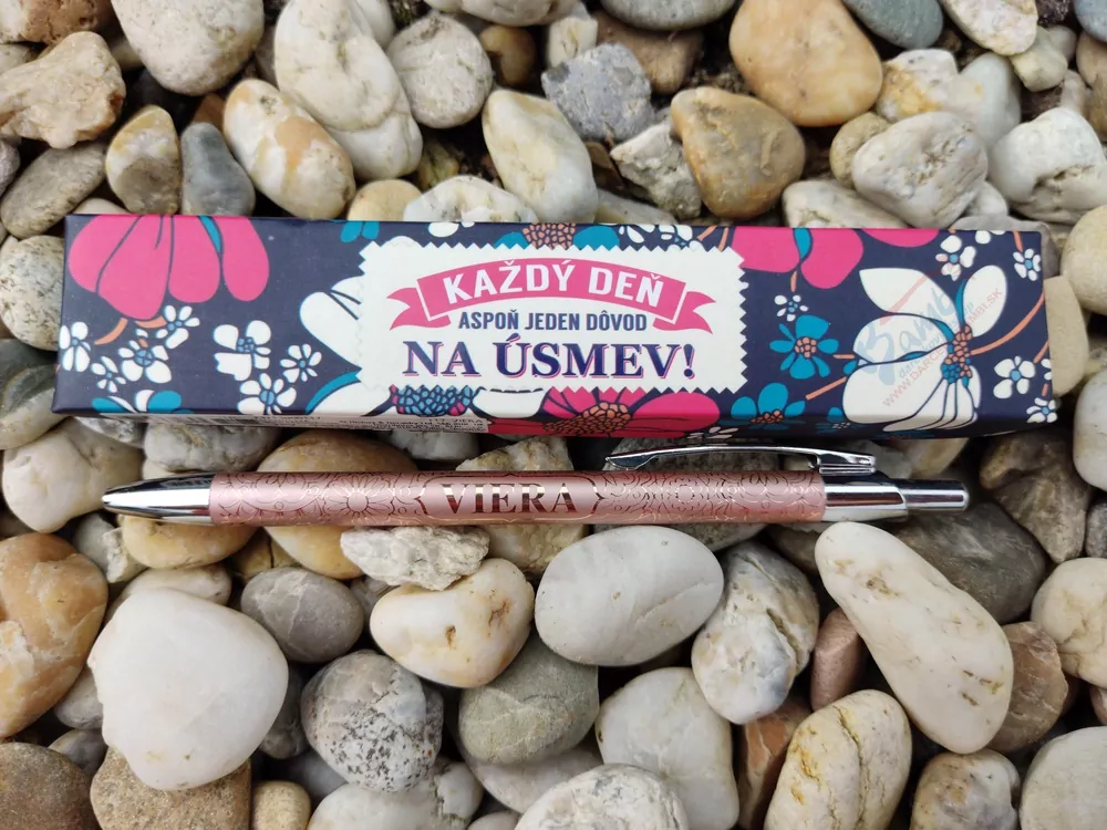 Pero s menom: Viera