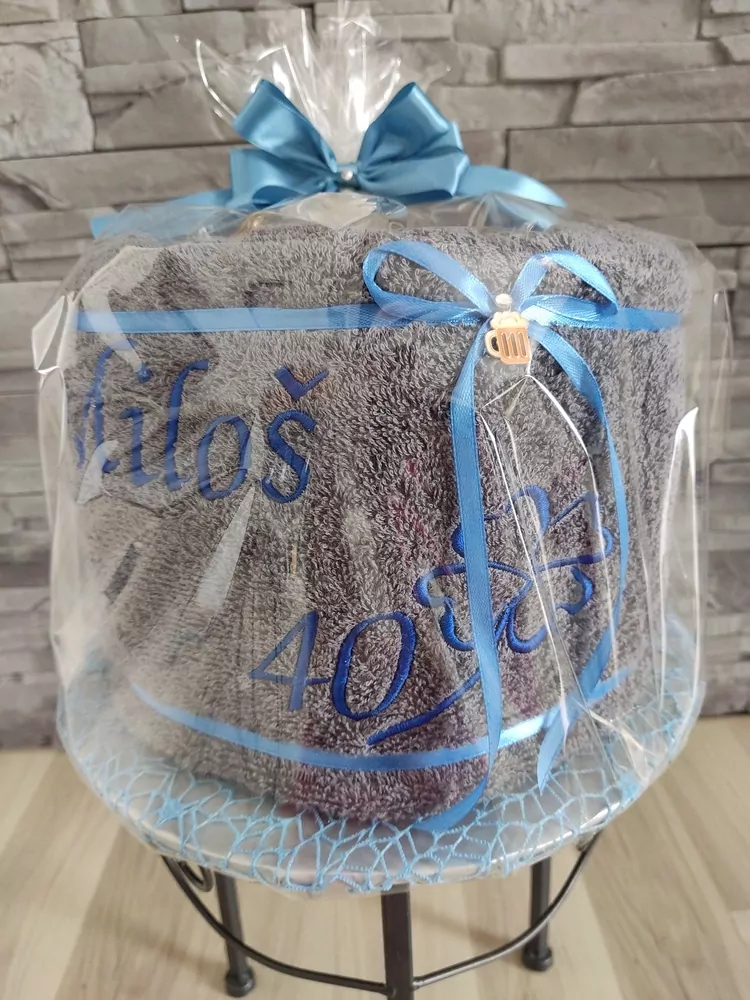 Pivná torta vo vyšívanej osuške