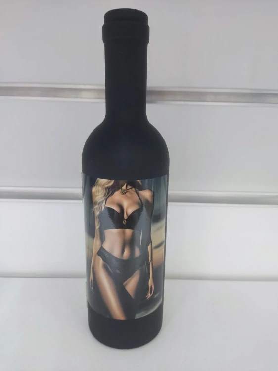 Set otvarákov na víno žena