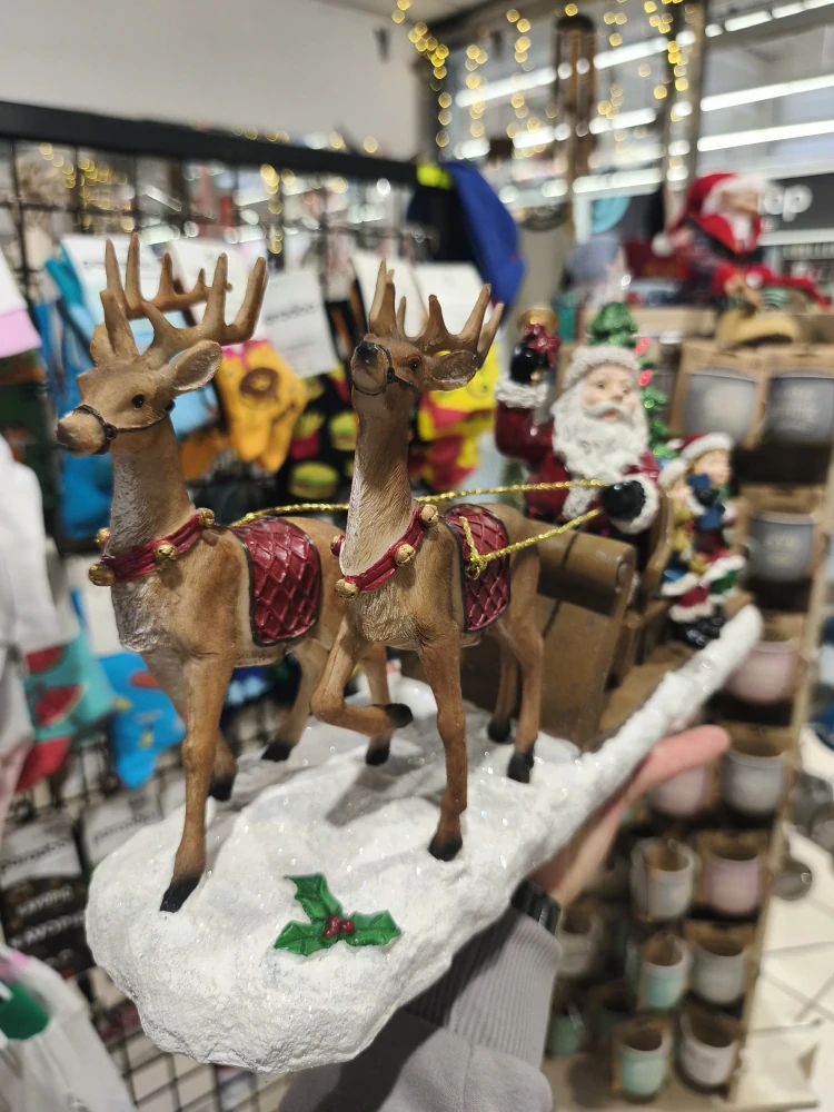 Luxusná svietiaca vianočná dekorácia – Santa Claus so sobmi