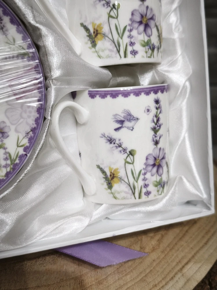☕ Sada 2 hrnčekov s podšálkami – Levanduľa 100 ml
