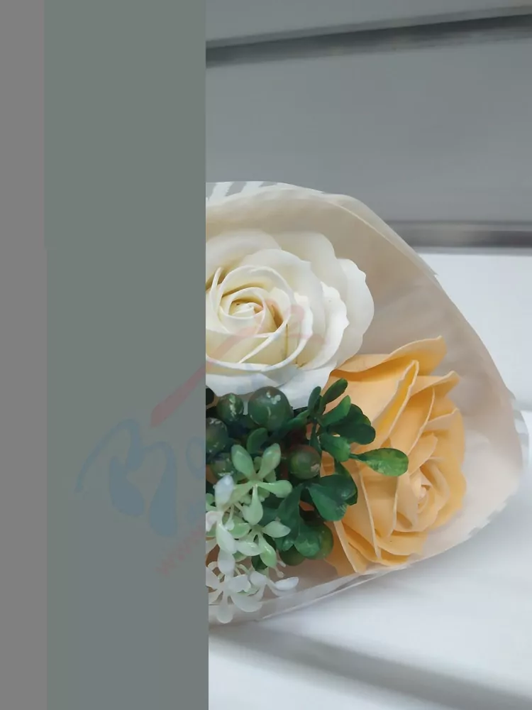 Voňavá kytica ružovo biela