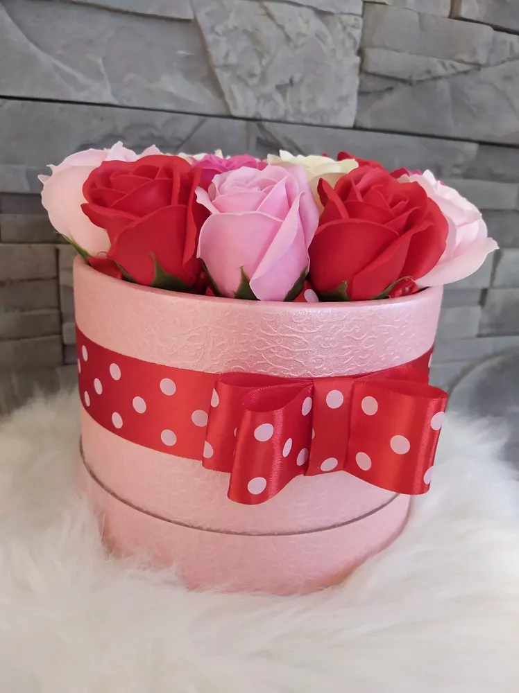 Mydlový flower box 17 ruží mix