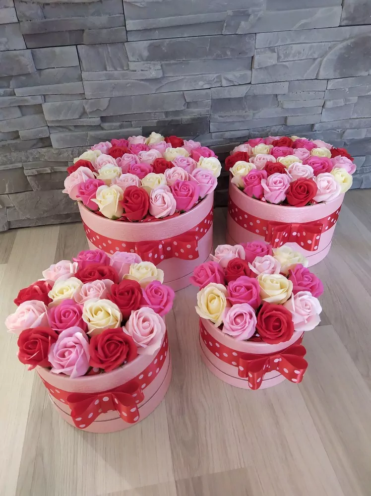 Mydlový flower box 25 ruží mix