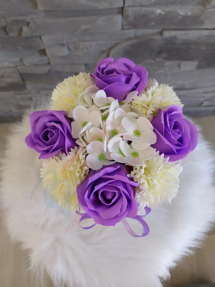 Mydlový flower box mix s fialovou mašľou