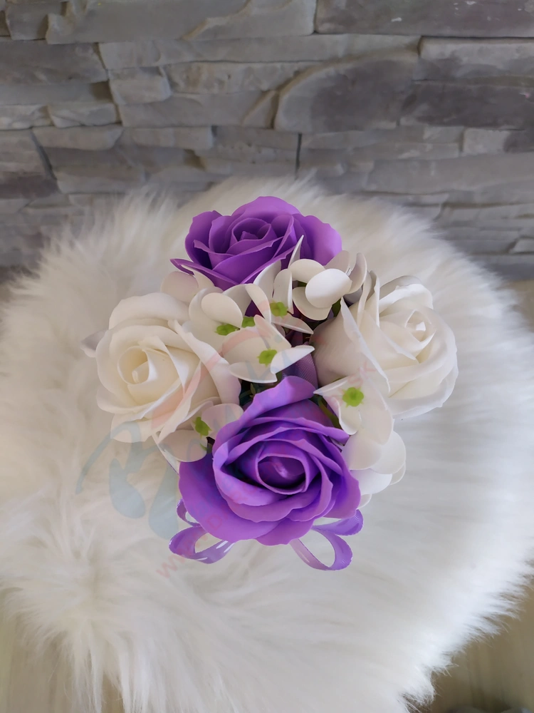 Mydlový flower box mix s fialovou mašľou menší