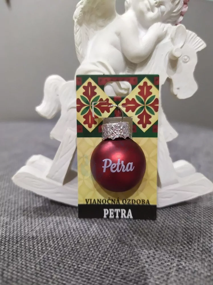 Vianočná gulička s menom Petra