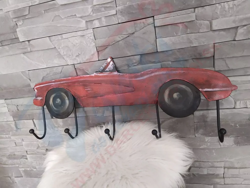 Kovový vešiak - auto
