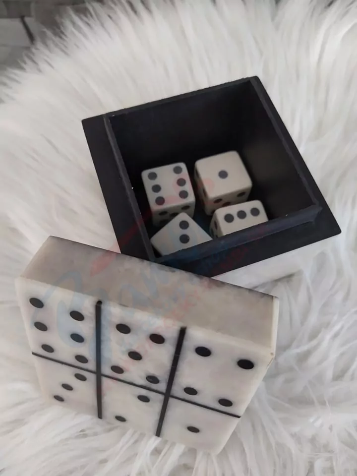 Domino kocka z pravého kameňa