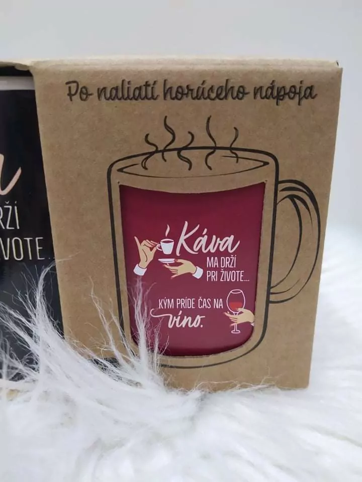 Meniaci sa hrnček: Káva ma drží pri živote, kým príde čas na víno