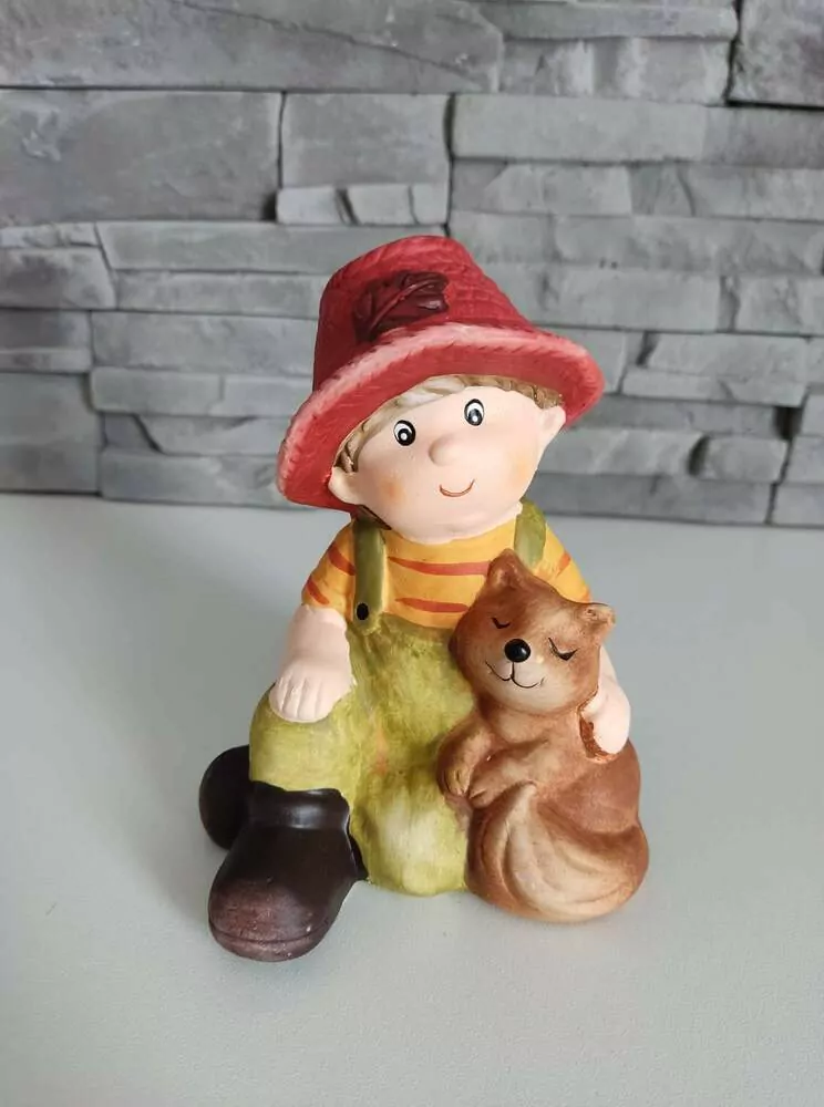 Dievčatko/chlapček so zvieratkom