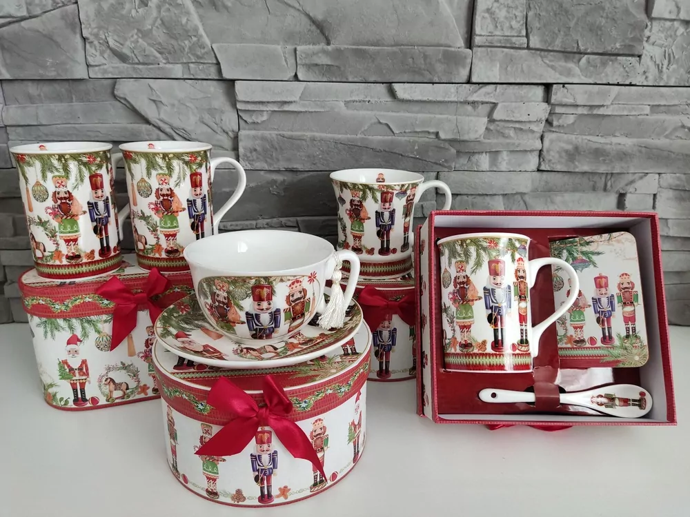 Set porcelánových hrnčekov - Luskáčik