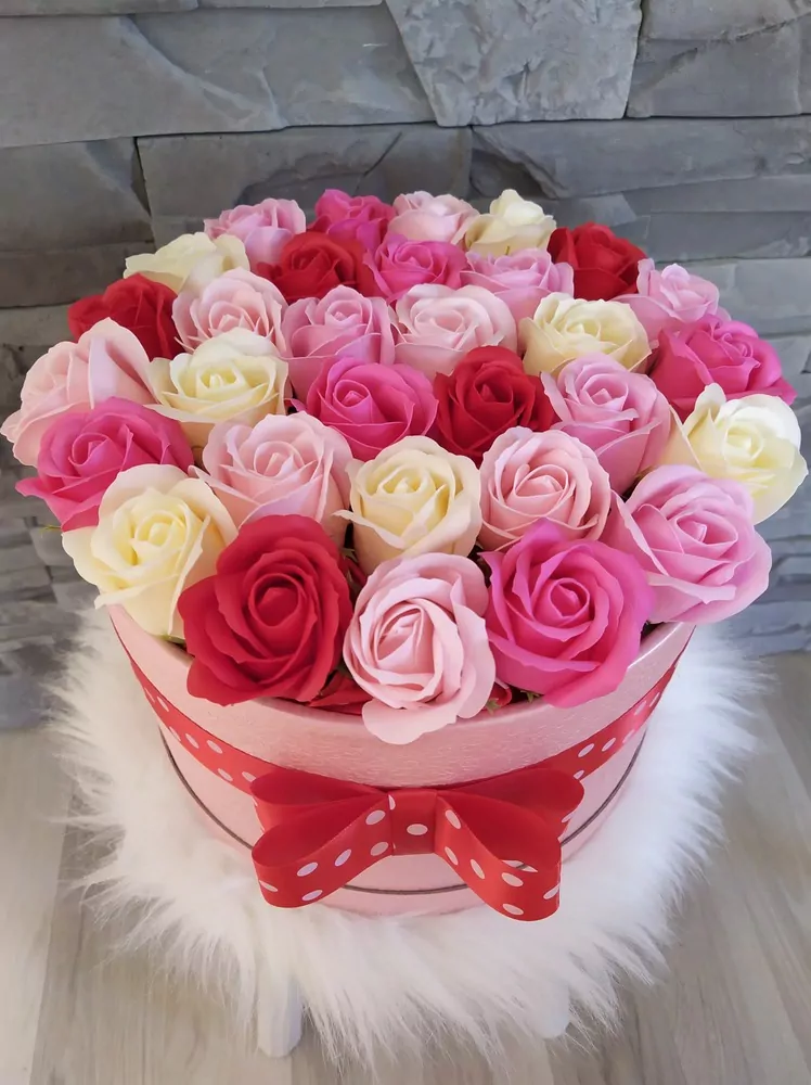 Mydlový flower box 31 ruží mix