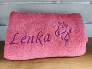 Osuška s menom LENKA