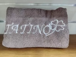 Osuška s nápisom TATINO