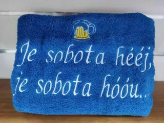 Osuška s nápisom Je sobota hééj, je sobota hóou...