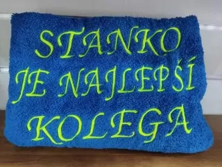 Osuška s nápisom Stanko je najlepší kolega