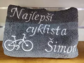 Osuška s nápisom Najlepší cyklista Šimon