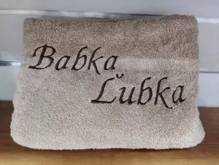 Osuška s nápisom Babka Ľubka