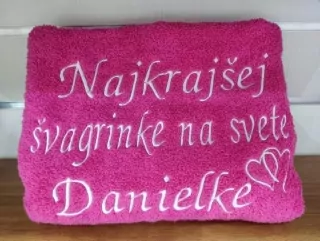 Osuška s nápisom Najkrajšej švagrinke na svete Danielke