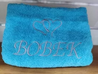 Osuška s nápisom BOBEK