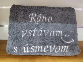 Osuška s nápisom Ráno vstávam s úsmevom