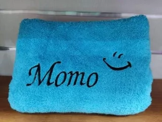 Osuška s menom Momo
