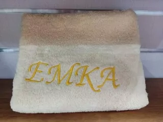 Osuška s menom Emka